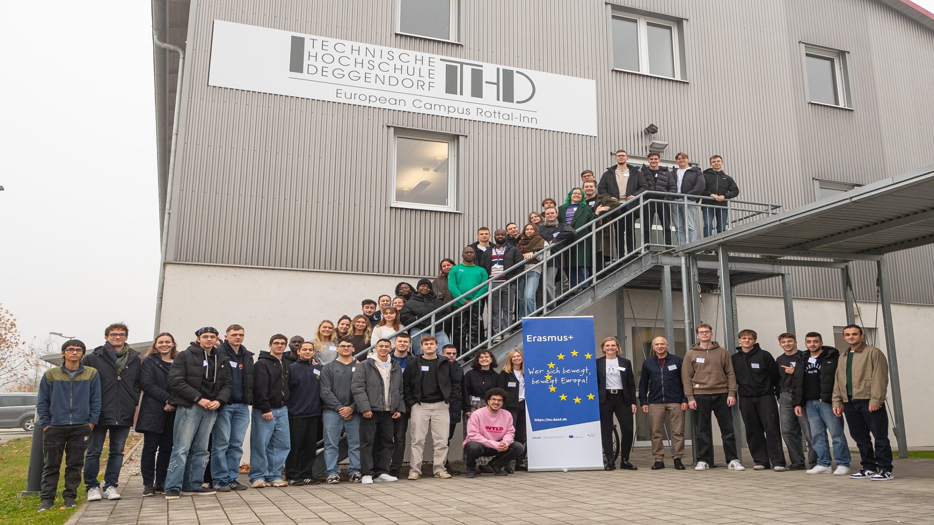 group_picture-2048x1365 ok